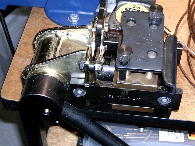 Presse pour collets battu